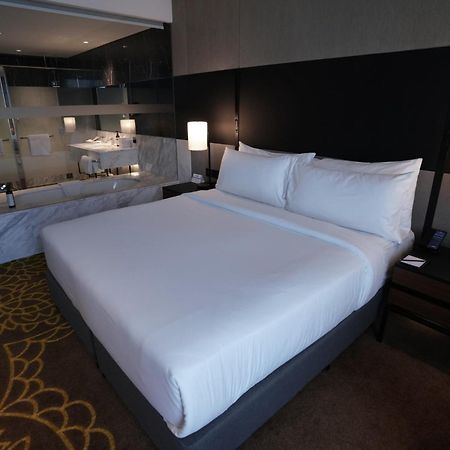 Hilton Bengaluru Embassy Manyata Business Park Otel Dış mekan fotoğraf