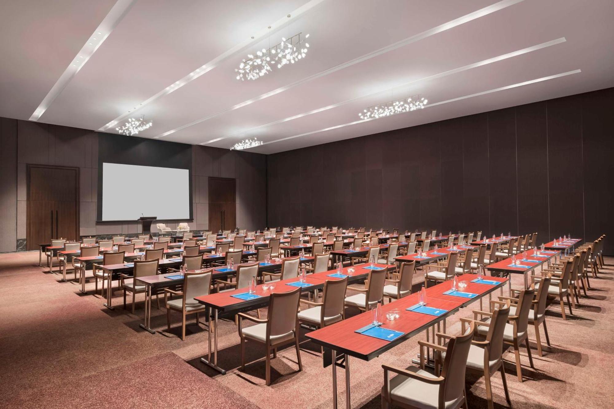 Hilton Bengaluru Embassy Manyata Business Park Otel Dış mekan fotoğraf
