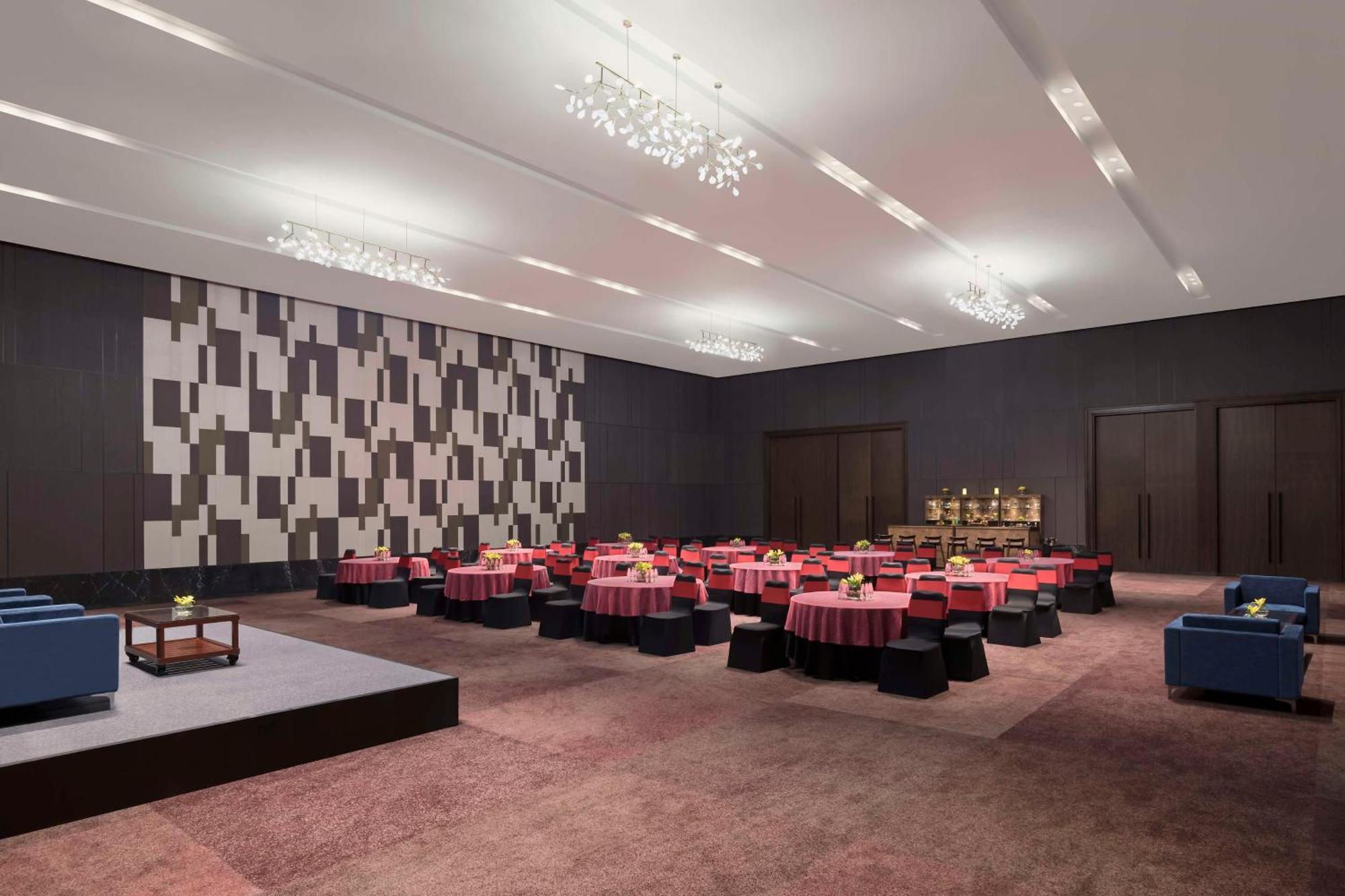 Hilton Bengaluru Embassy Manyata Business Park Otel Dış mekan fotoğraf