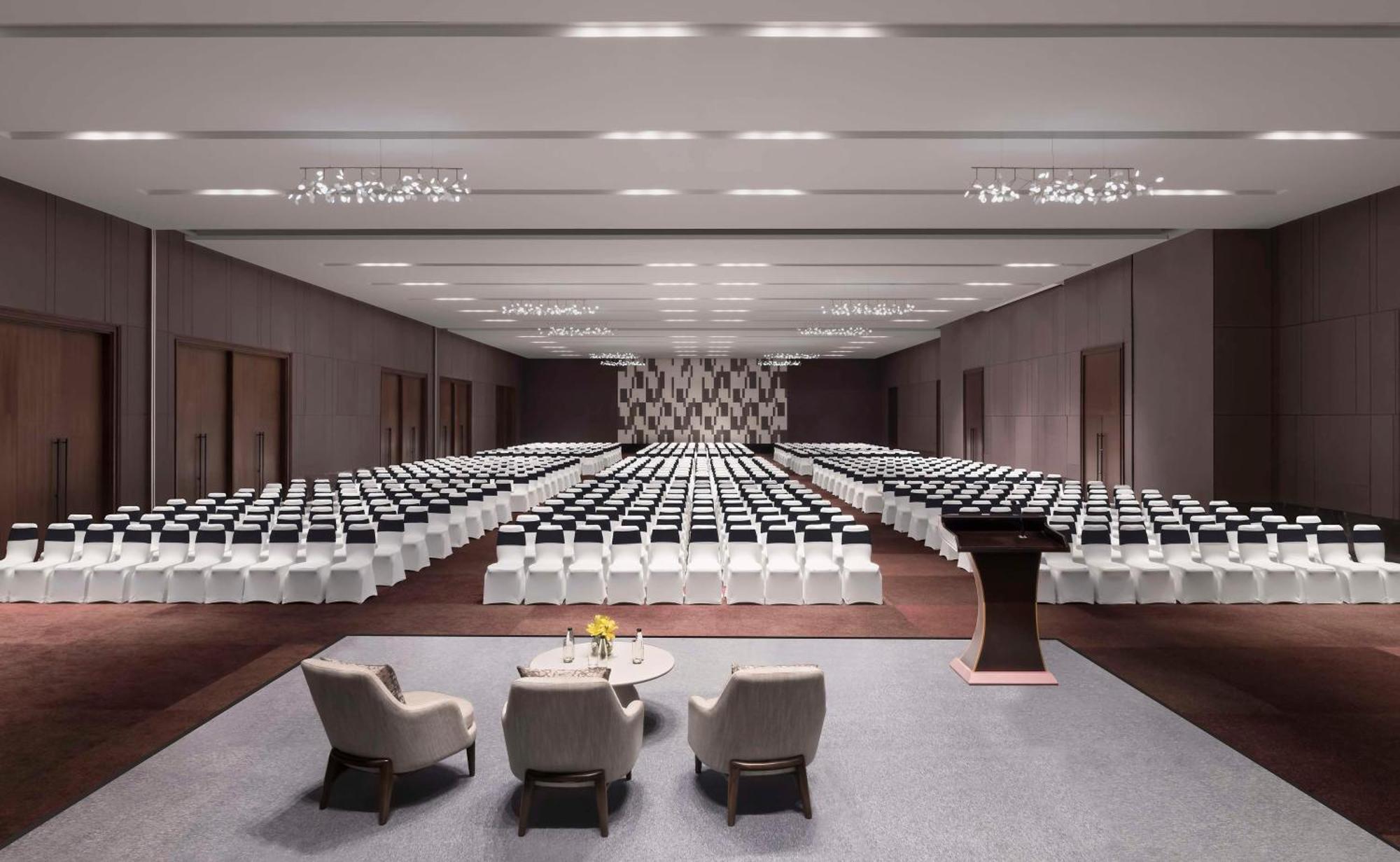 Hilton Bengaluru Embassy Manyata Business Park Otel Dış mekan fotoğraf