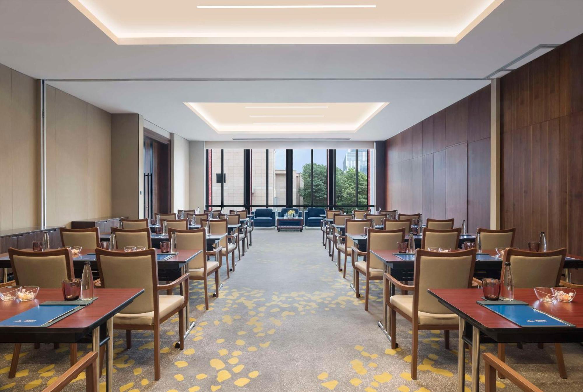 Hilton Bengaluru Embassy Manyata Business Park Otel Dış mekan fotoğraf