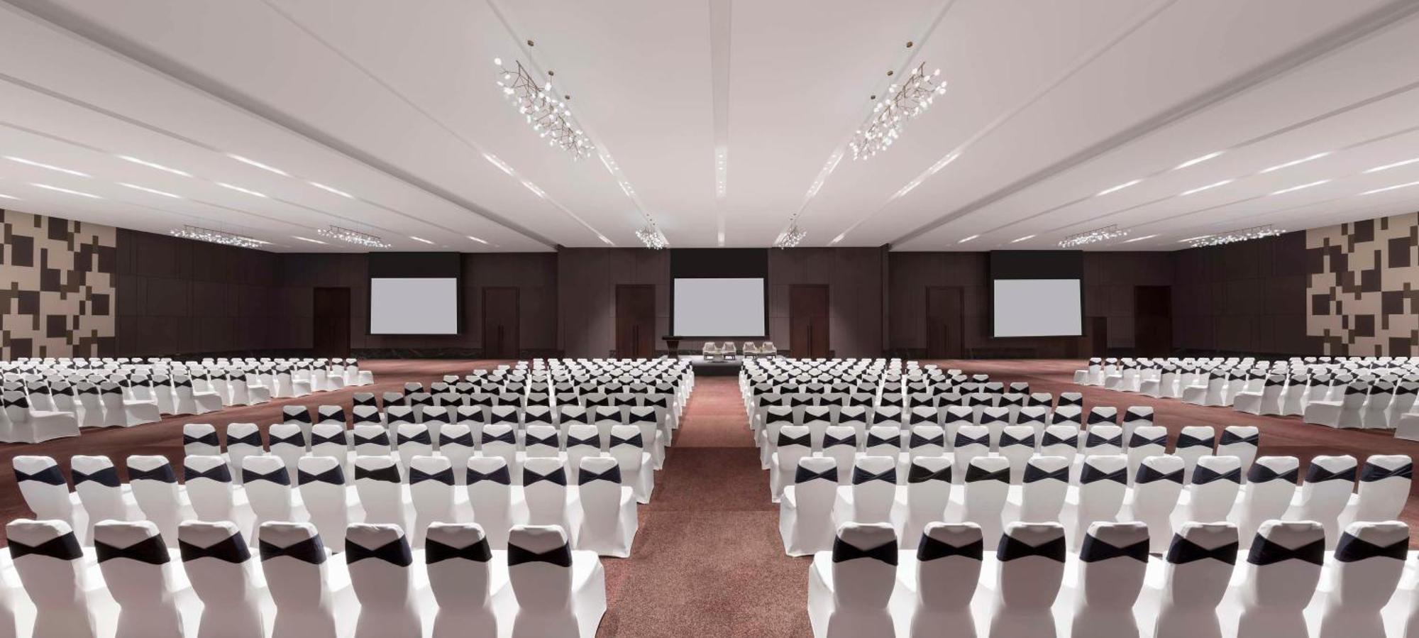 Hilton Bengaluru Embassy Manyata Business Park Otel Dış mekan fotoğraf