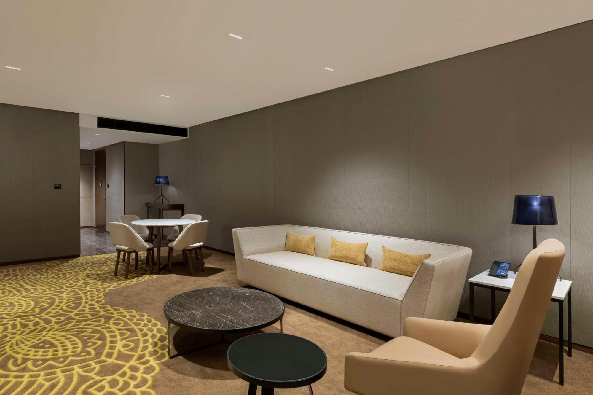 Hilton Bengaluru Embassy Manyata Business Park Otel Dış mekan fotoğraf