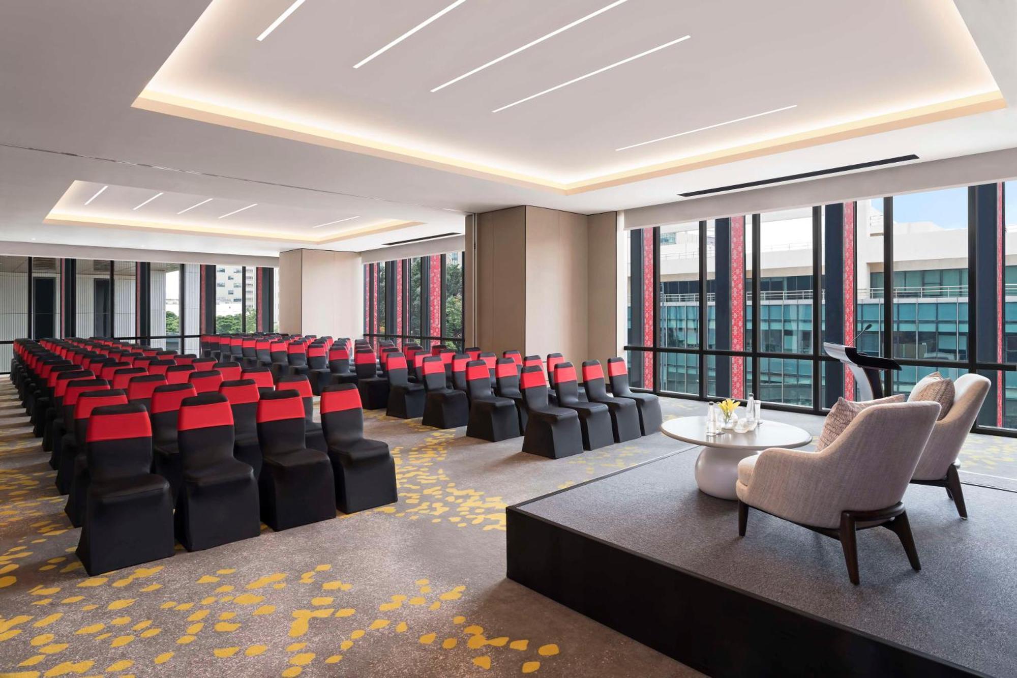 Hilton Bengaluru Embassy Manyata Business Park Otel Dış mekan fotoğraf