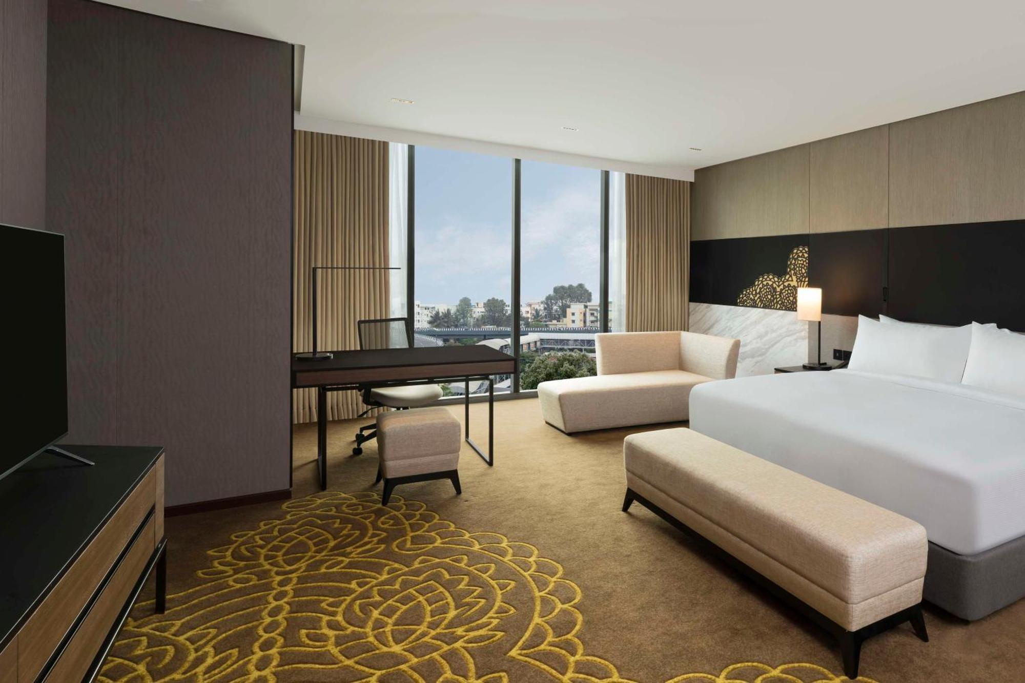 Hilton Bengaluru Embassy Manyata Business Park Otel Dış mekan fotoğraf