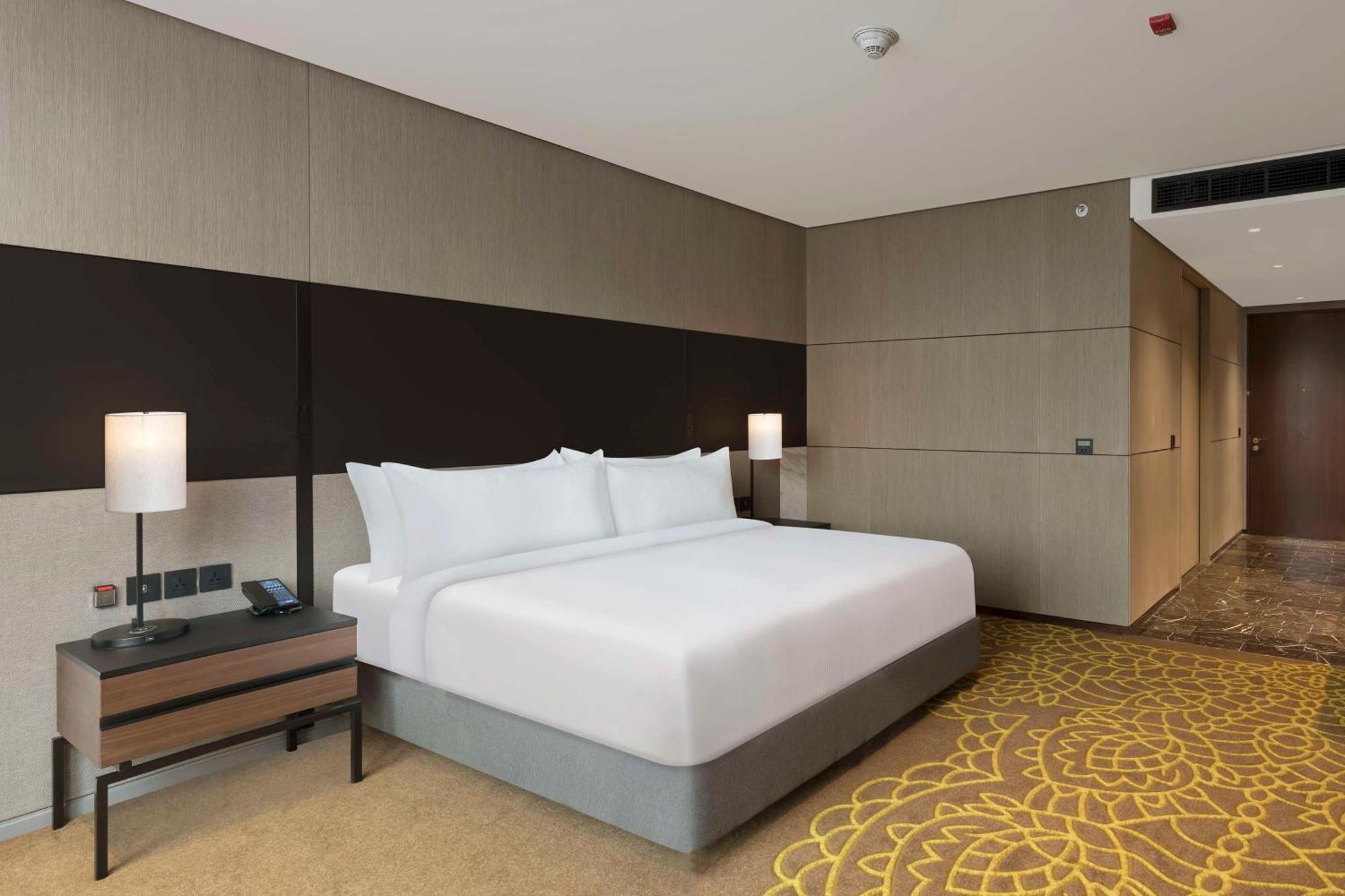 Hilton Bengaluru Embassy Manyata Business Park Otel Dış mekan fotoğraf