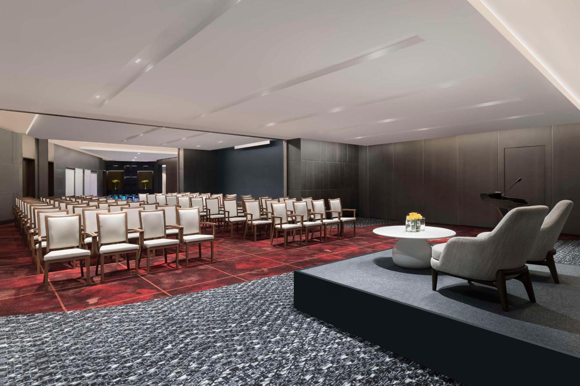 Hilton Bengaluru Embassy Manyata Business Park Otel Dış mekan fotoğraf