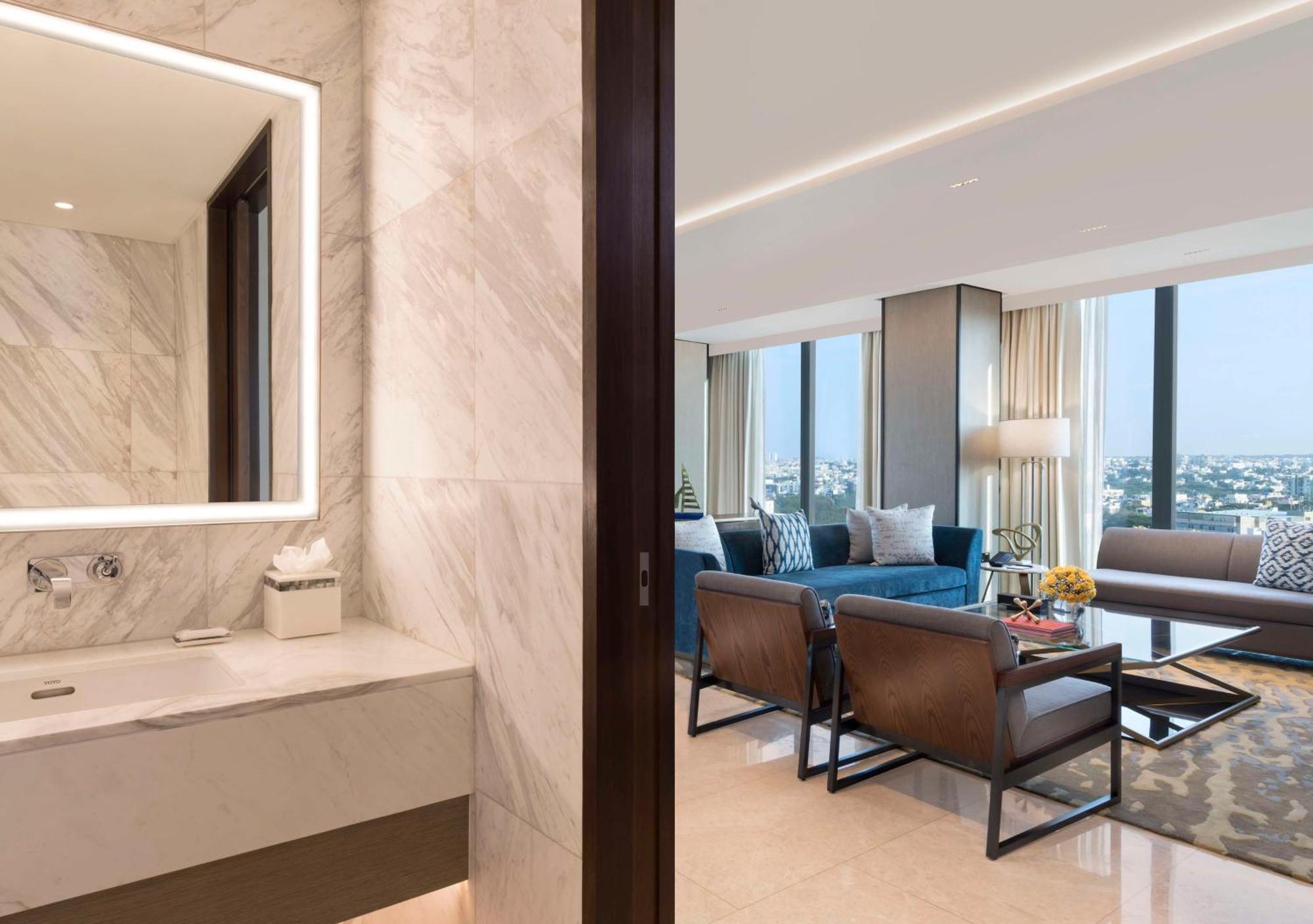 Hilton Bengaluru Embassy Manyata Business Park Otel Dış mekan fotoğraf