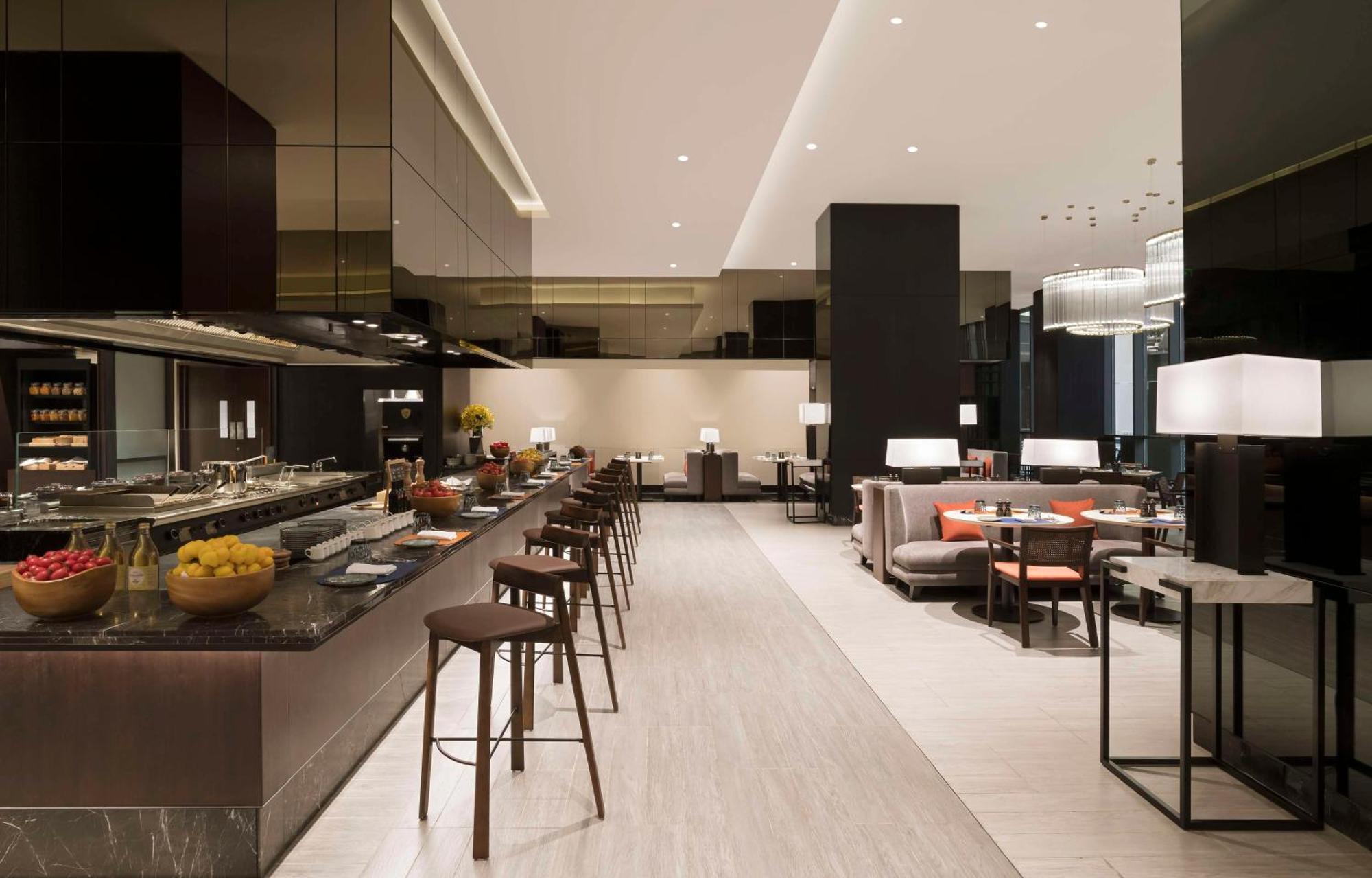 Hilton Bengaluru Embassy Manyata Business Park Otel Dış mekan fotoğraf