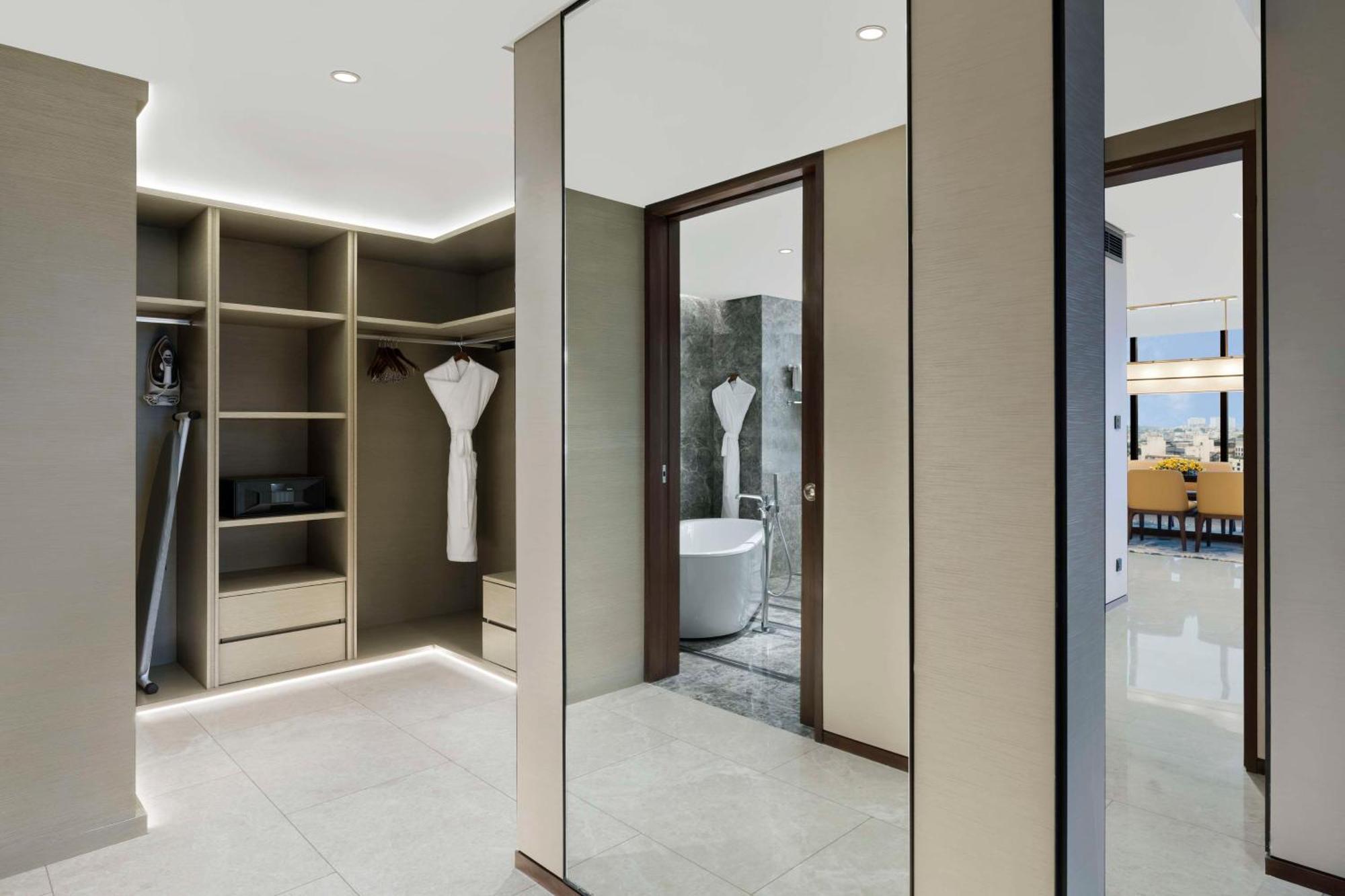 Hilton Bengaluru Embassy Manyata Business Park Otel Dış mekan fotoğraf