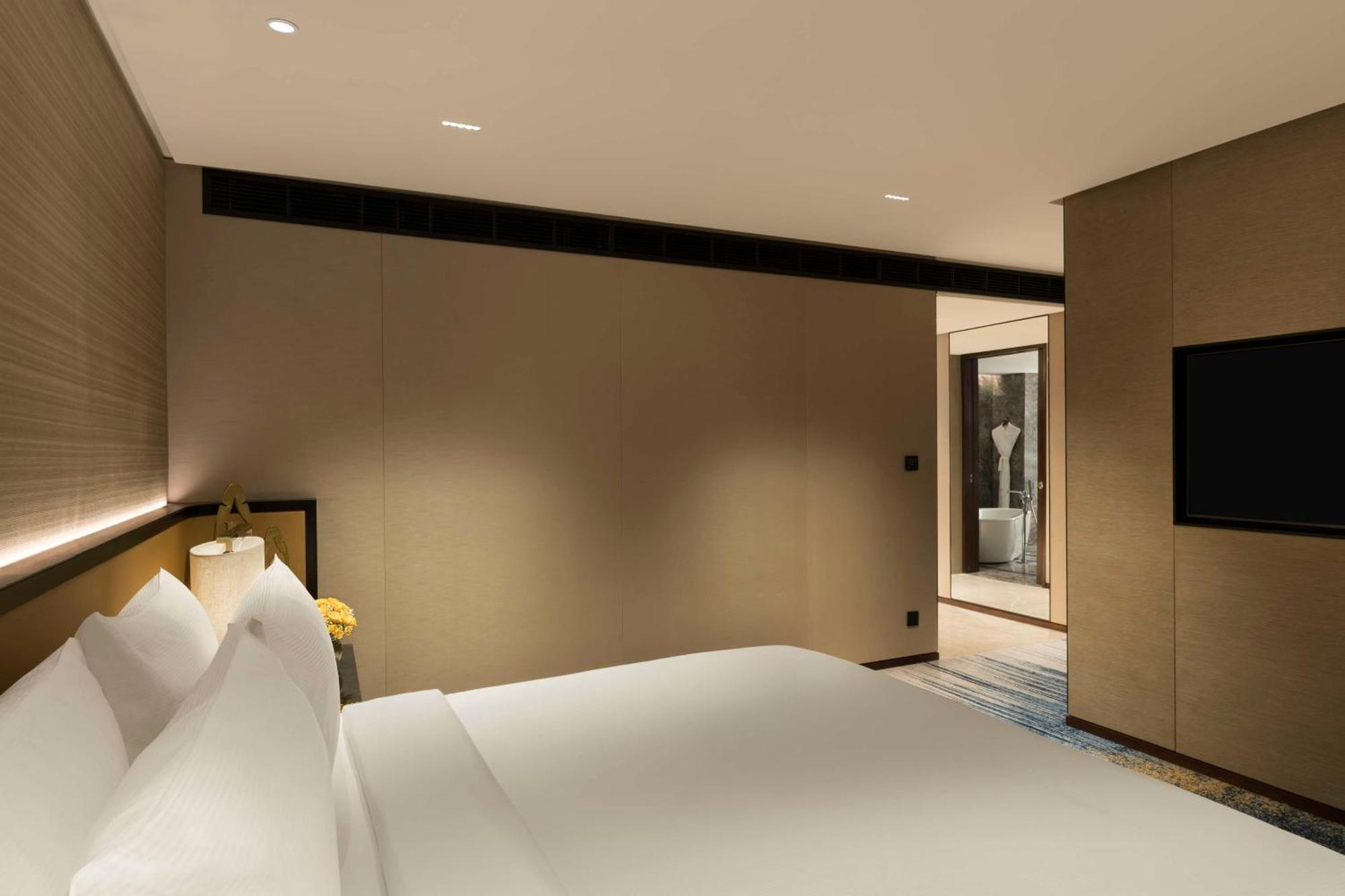 Hilton Bengaluru Embassy Manyata Business Park Otel Dış mekan fotoğraf
