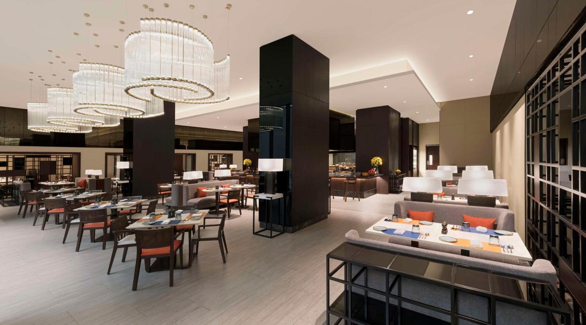 Hilton Bengaluru Embassy Manyata Business Park Otel Dış mekan fotoğraf