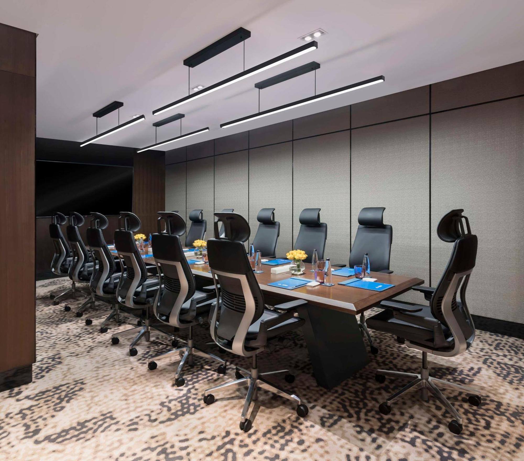 Hilton Bengaluru Embassy Manyata Business Park Otel Dış mekan fotoğraf