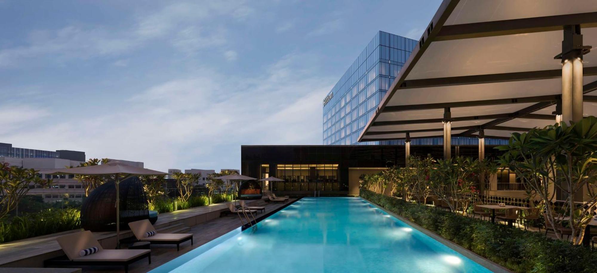 Hilton Bengaluru Embassy Manyata Business Park Otel Dış mekan fotoğraf