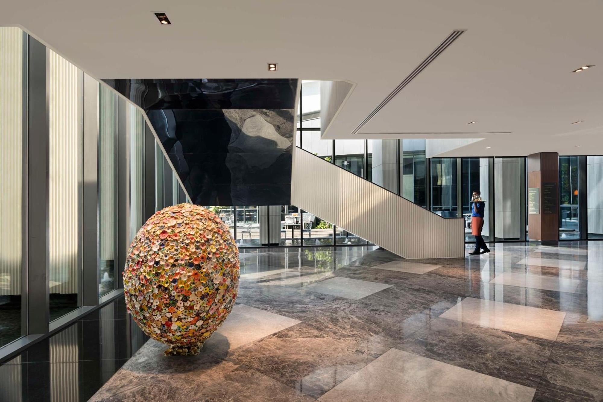 Hilton Bengaluru Embassy Manyata Business Park Otel Dış mekan fotoğraf