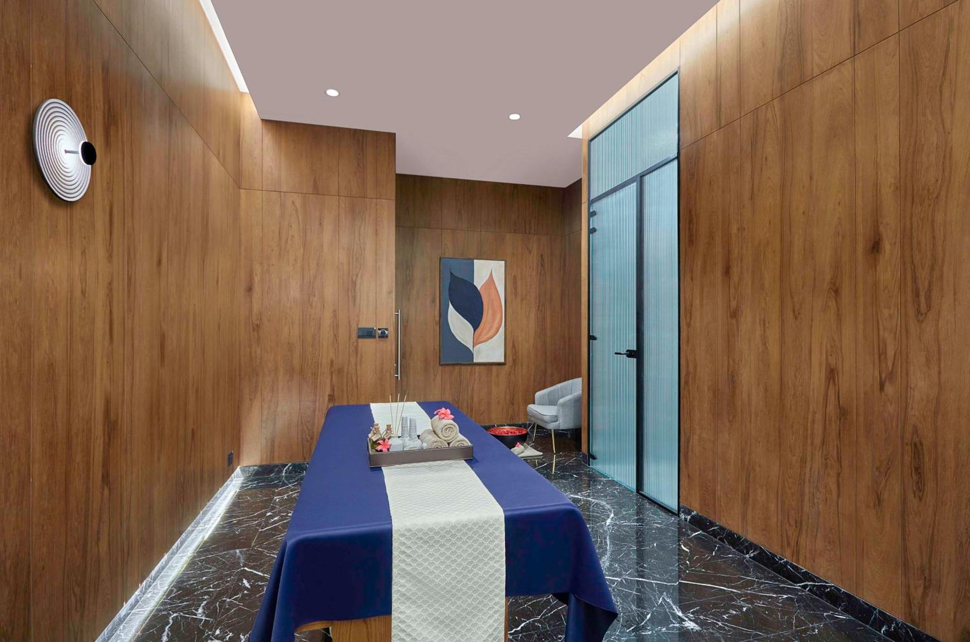 Hilton Bengaluru Embassy Manyata Business Park Otel Dış mekan fotoğraf