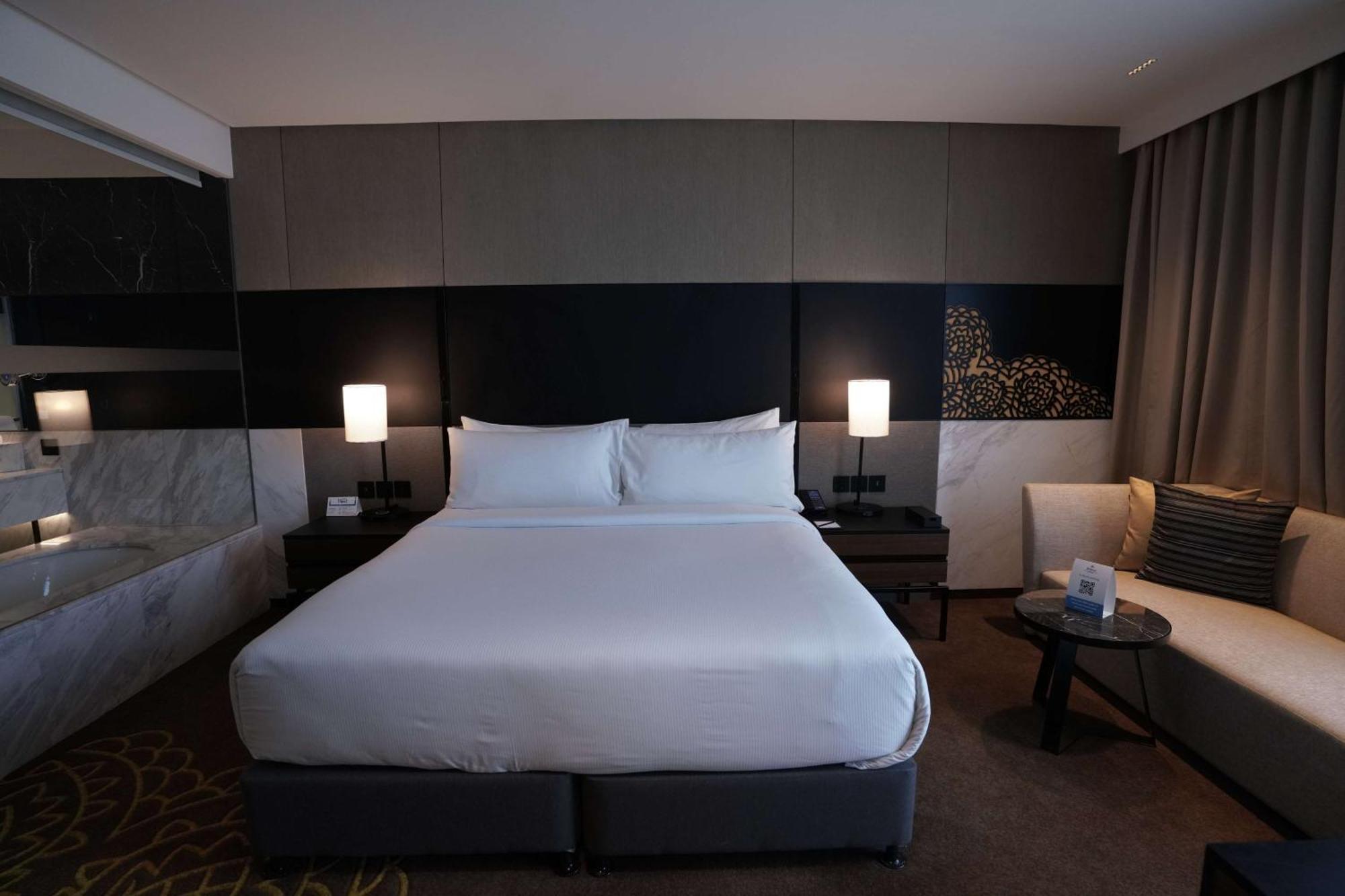 Hilton Bengaluru Embassy Manyata Business Park Otel Dış mekan fotoğraf
