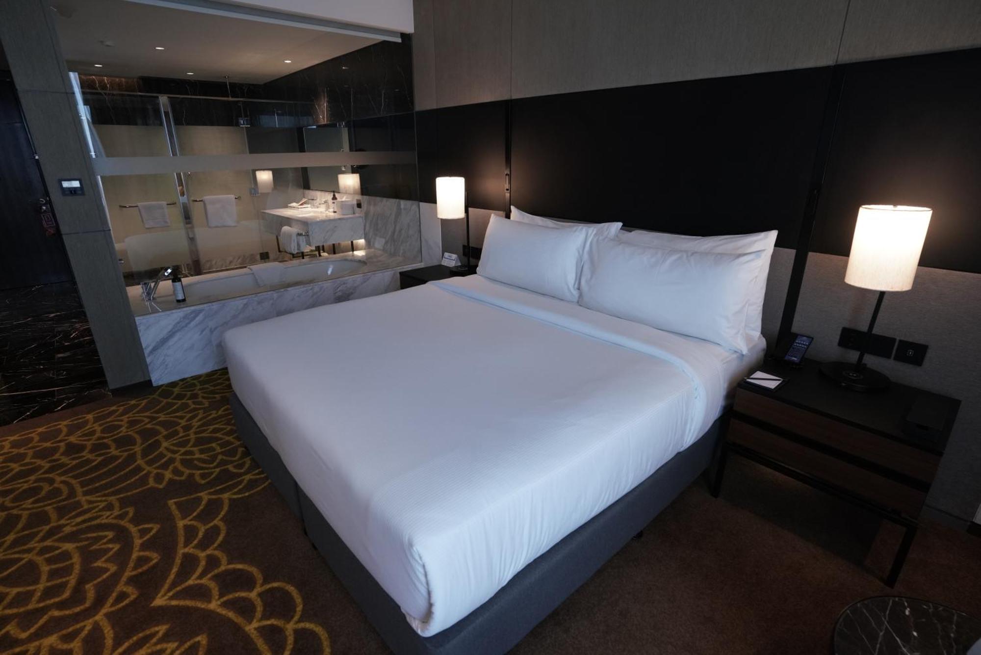 Hilton Bengaluru Embassy Manyata Business Park Otel Dış mekan fotoğraf